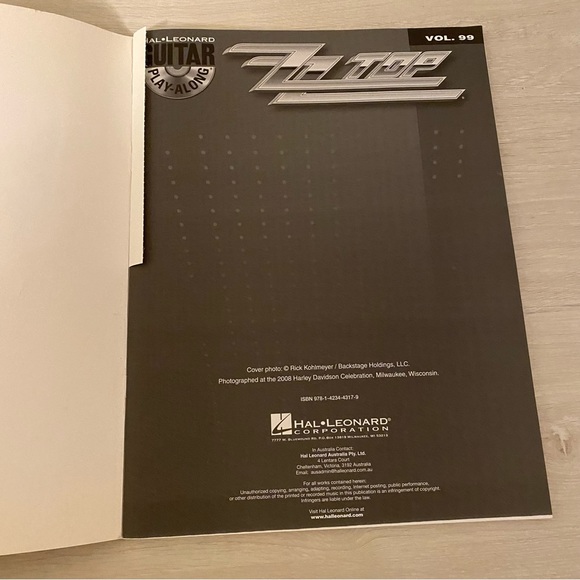 Hal Leonard ZZ Top (#99) & AC/DC (#119) Classics No CD Or Audio Included Good - Picture 4 of 11
